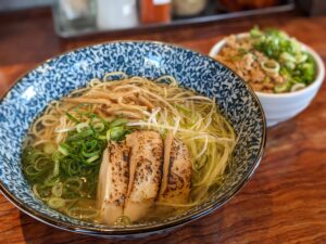鶏そば一瑳のあっさり鶏そばと鶏そぼろごはん
